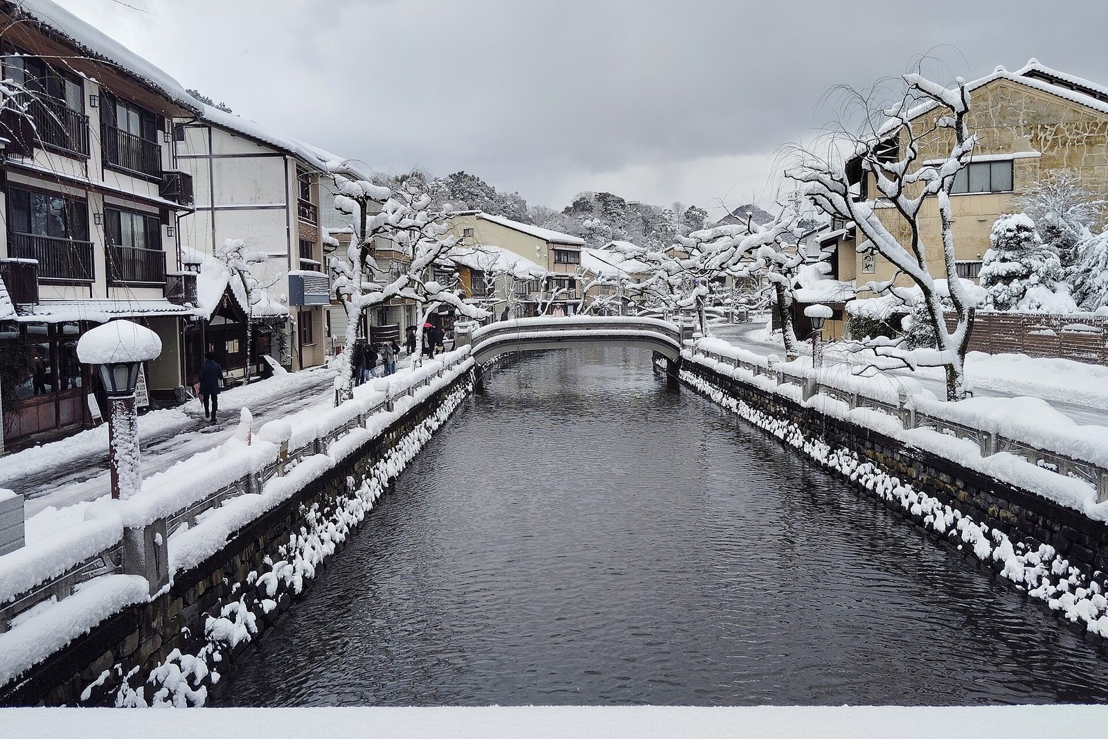 Kinosaki Onsen Guide (2026): The Seven Public Baths, Prices, Tattoos and Getting There